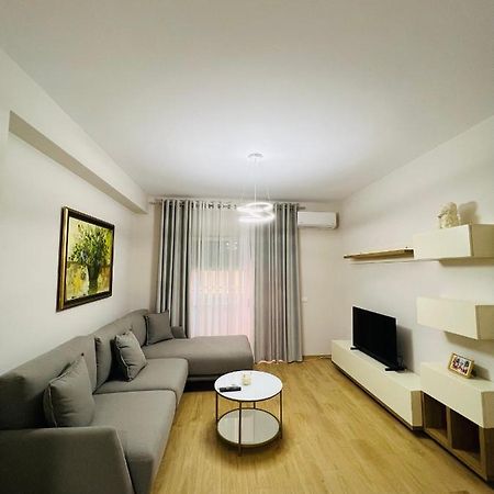 Lovely Apartment, Free Parking 티라나 외부 사진